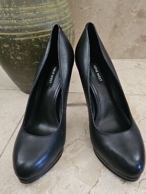 Nine West Black Leather Pointed-Toe Pumps